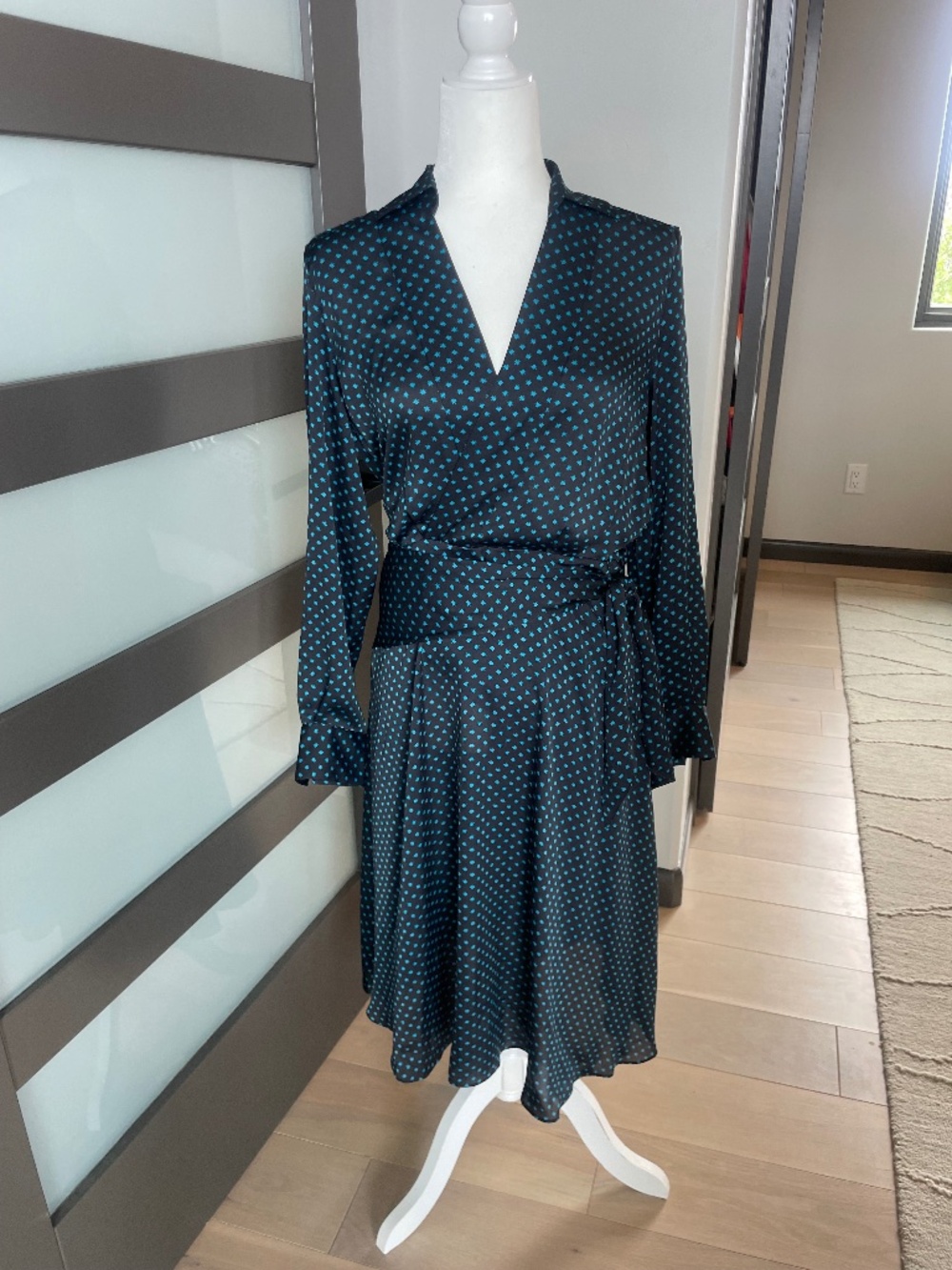 Short Vivienne Long-Sleeve Star-Dot Satin Dress